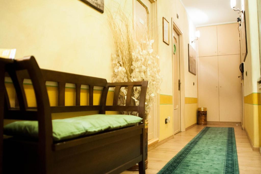 Almes Guest house 2*