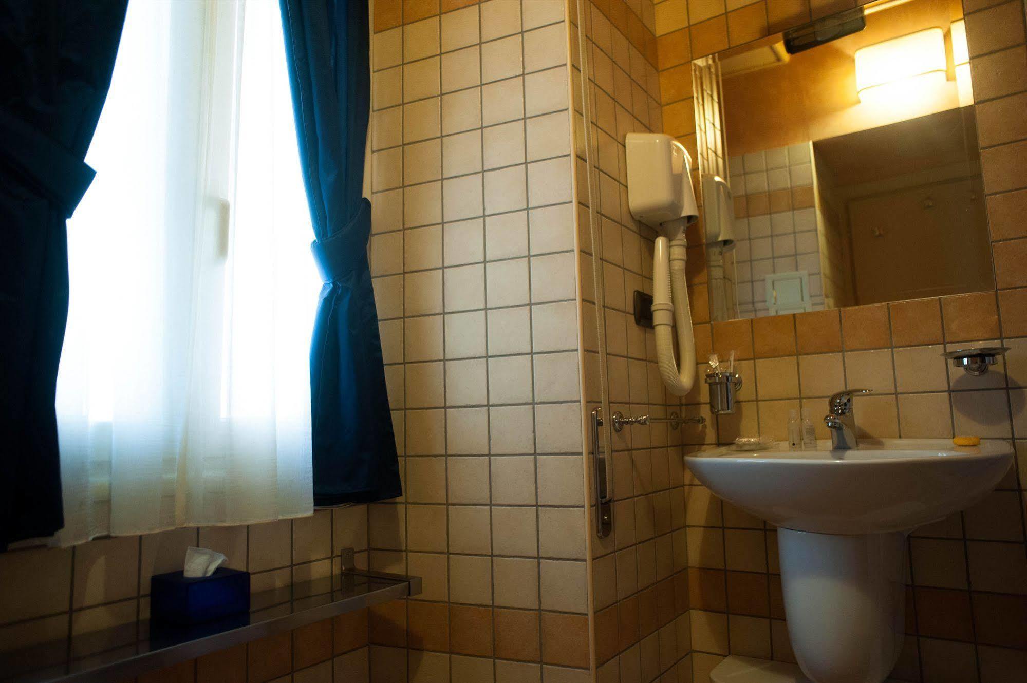 Guest house Almes 2*